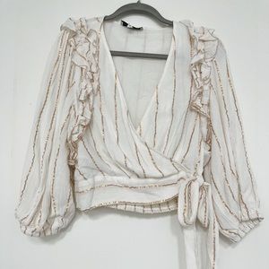 Quarter sleeve metal stripe blouse.